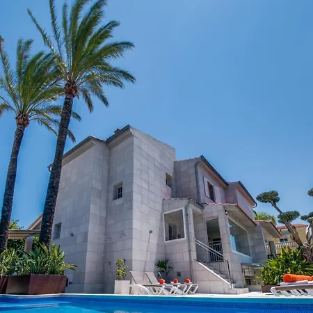 With Private Pool Hébergement de vacances